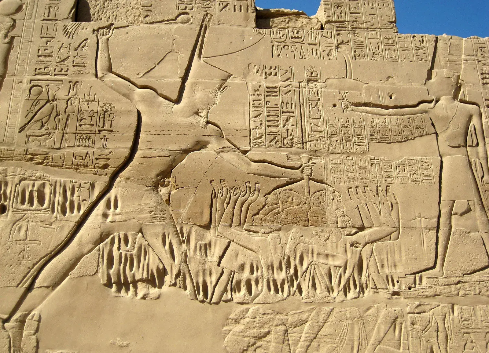 معلومات عن الملك تحتمس الثالث وإنجازاته المعمارية