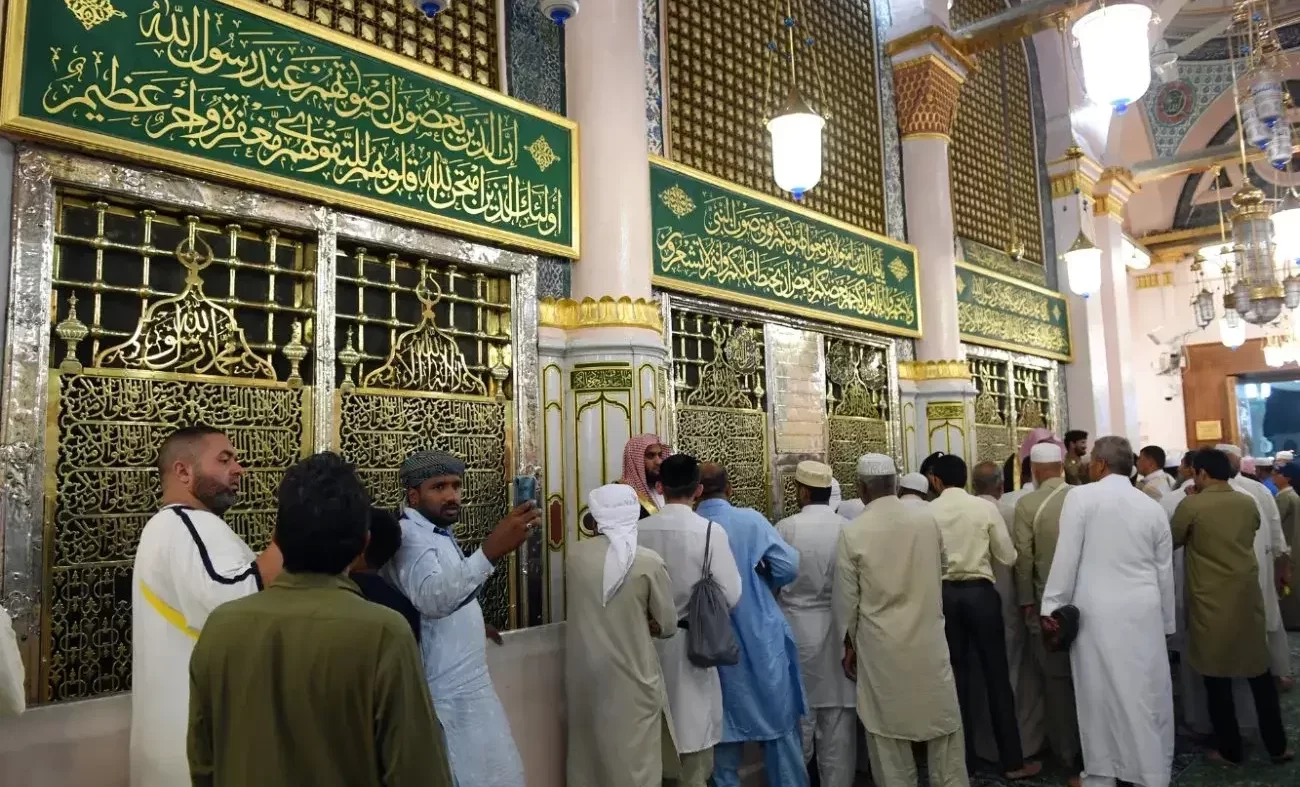 زيارة قبر النبي في المدينة
